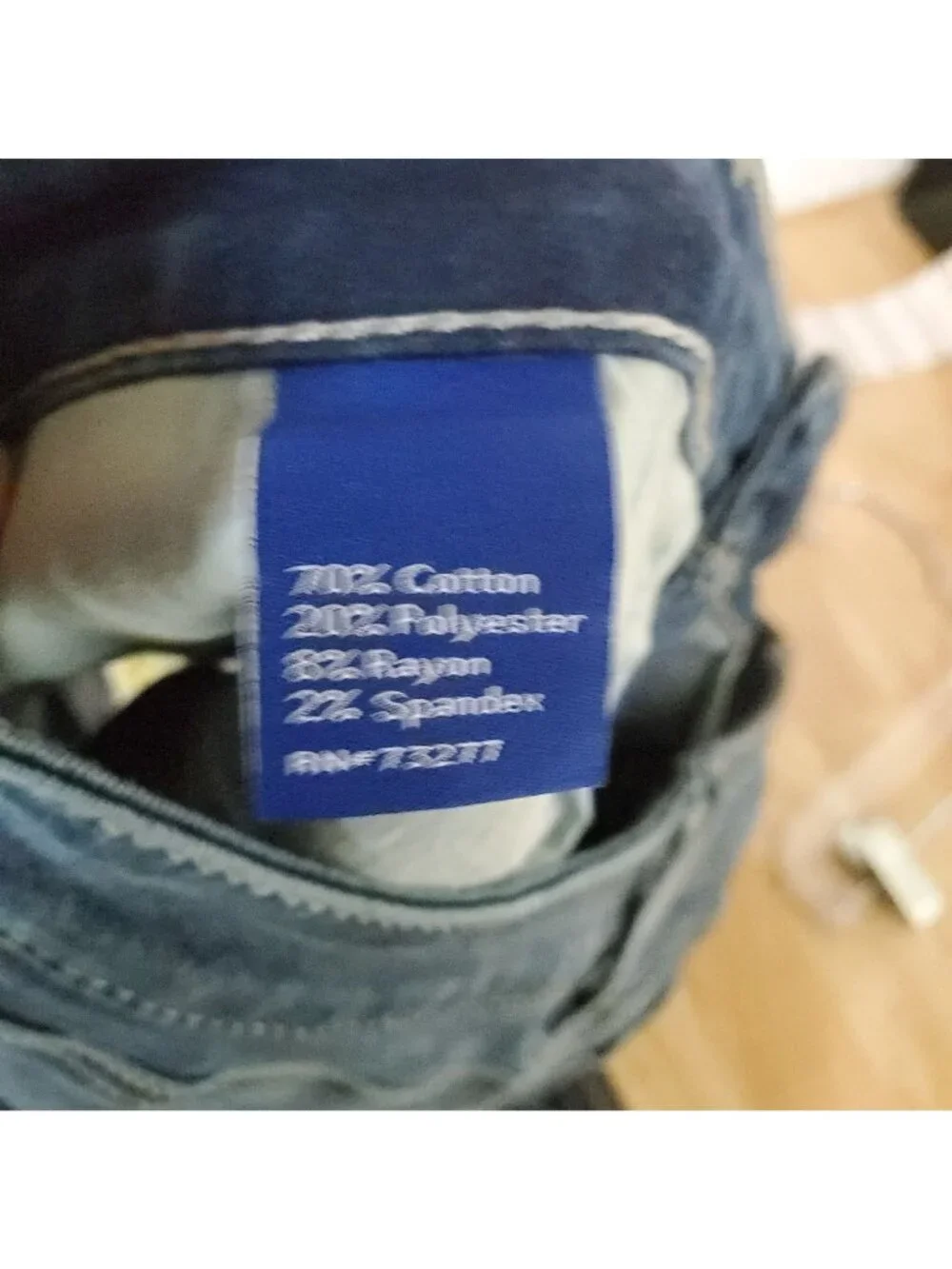 APT. 9 Shorts Womens Size 14 Blue Denim Cuffed Stretchable Jorts *Read*